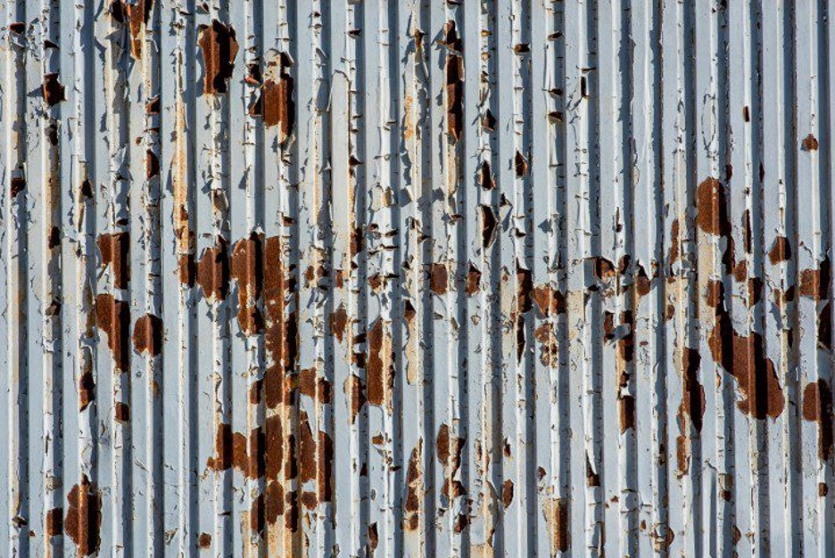 Hrđava metalna vrata